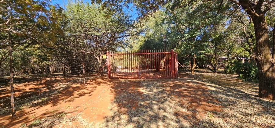 6 Bedroom Property for Sale in Hartbeesfontein North West